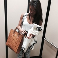 Selain ransel MCM yang harganya US$ 4.300 atau sekitar Rp 57 juta, Agnez juga memiliki tas dari brand asal Jerman lainnya. Seperti yang dipakainya ini saat bergaya #ootd. Foto: Youtube, Instagram