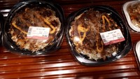 Tak ketinggalan okonomiyaki kemasan seharga Rp 29.000. Varian yang bisa dicoba adalah Okonomiyaki Spicy Beef. Foto: Dok. detikFood
