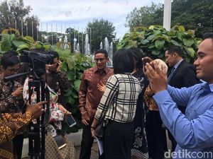 Balai Kota Diguncang Gempa, Sandi: Goyang, Bunyi Krek Krek Krek