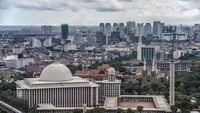 Foto: Indonesia juga termasuk memiliki masjid yang megah di dunia, yaitu Masjid Istiqlal. Kawasan masjid ini mencapai 9,5 hektar. Masjid ini memeiliki 12 pilar raksasa dengan 5.138 tiang pancang dan ada juga menara setinggi 90 meter. (Thinkstock)