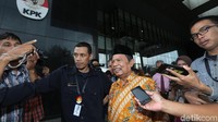 Sebelumnya, KPK menetapkan Wali Kota Mojokerto Masud Yunus sebagai tersangka. Penetapan tersangka Masud itu merupakan pengembangan dari operasi tangkap tangan (OTT) yang dilakukan KPK. Masud diduga memberi janji atau hadiah kepada pimpinan DPRD Mojokerto. Pemberian janji atau hadiah tersebut pembahasan perubahan APBD.