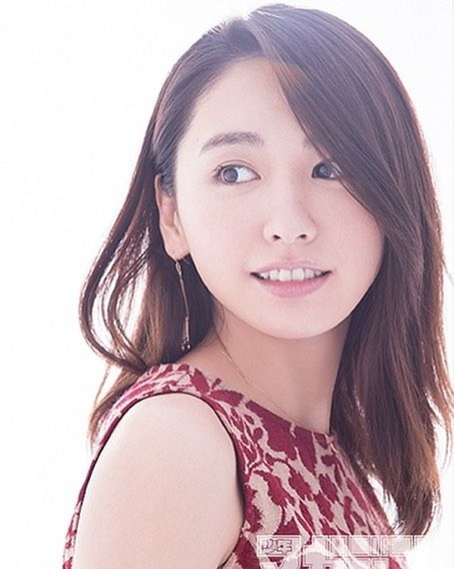 Aktris berusia 29 tahun ini juga dikenal karena kulitnya yang putih bersih, matanya yang cerah dan senyum karismatik. Foto: Instagram