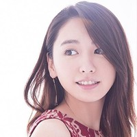 Aktris berusia 29 tahun ini juga dikenal karena kulitnya yang putih bersih, matanya yang cerah dan senyum karismatik. Foto: Instagram