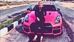 Gaya Hijabers Cantik Malaysia dengan Mobil Mewah