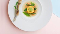 Ini dia sayur asem dengan paduan ikan asin yang ditata apik oleh Dede.  Foto: Dede Akbar