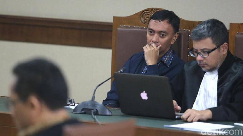Eks Auditor BPK Gonta-ganti Mobil: dari Starlet hingga Mercy Eks Auditor BPK Gonta-ganti Mobil: dari Starlet hingga Mercy