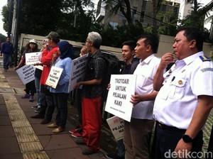 Mungkin Ini Sebabnya Jalan Kaki Sulit Membudaya di Jakarta