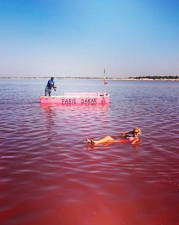 Senegal merupakan salah satu negara di Afrika. Di Ibukotanya, Dakar, ada sebuah danau yang punya fenomena unik. Airnya berwarna pink! (Thinkstock)