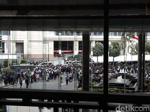 Gempa Keras Guncang Jakarta, Pegawai di Gedung BEI Berhamburan