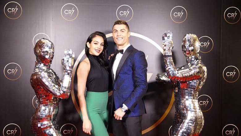 Christiano Ronaldo dan Kekasihnya (Instagram/@cristiano) Christiano Ronaldo dan Kekasihnya (Instagram/@cristiano)