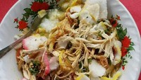 Bubur ayam Cianjur yang sederhana dari nurlinasyakirah ini juga diberi topping suwiran ayam rebus.Tak ketinggalan taburna kerupuk kanji.Foto: Istimewa