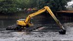 Cegah Sedimentasi, Pengerukan Kali Krukut Terus Dilakukan