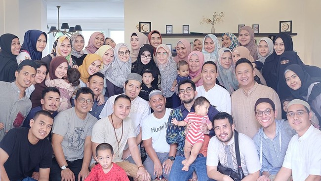 Pengajian ini juga terbuka untuk umum. Terlihat dari pesertanya yang semakin banyak setiap minggu. Foto: Instagram