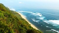 Ombak pantai nyang Nyang cocok untuk berselancar (CNN Travel)