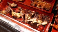 Yang juga sayang dilewatkan, Roasted Chicken Leg Spicy Teriyaki. Harganya Rp 18.800 per potong. Nyamm! Foto: Dok. detikFood