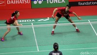 Ricky/Debby kalah lebih dulu di set pertama 15-21, kemudian di set kedua dan tiga berhasil mengatasi perlawan Lee Chun Hei Reginald/Chau Hoi Wah 21-12 dan 21-10.