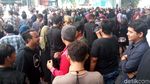 Gempa Guncang Jakarta, Pekerja Kantoran Berhamburan