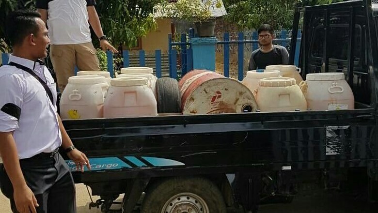 Ratusan Liter BBM Oplosan di Lhokseumawe Diamankan Ratusan Liter BBM Oplosan di Lhokseumawe Diamankan