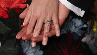 Alasannya, sepupu Eugenie yaitu Pangeran Harry akan menikah dengan Meghan Markle lebih dahulu dan rencananya mereka akan disibukkan dengan rangkaian tur luar negeri, begitu juga dengan keluarga kerajaan lainnya.  (Foto: Jonathan Brady - WPA Pool/Getty Images)