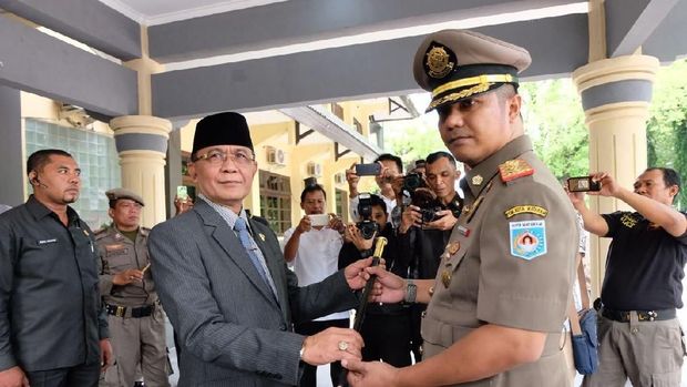 Heboh Atraksi Tendangan Wali Kota Mataram