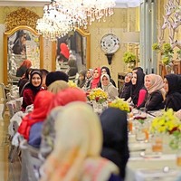 Melihat gaya hijab yang bervariasi di Indonesia, ia sangat berdecak kagum. Saya sempat makan malam dengan beberapa blogger hijab Indonesia, saat melihat mereka satu per satu, ternyata setiap wanita memiliki gaya hijab yang sangat berbeda-beda. Itu sangat fantastis dan menakjubkan, ungkap wanita yang tinggal di Leicester, Inggris kepada Wolipop. Foto: Instagram