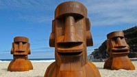 Bagi para pecinta seni, bulan Oktober bisa dimanfaatkan dengan liburan ke Sydney di Australia. Pada bulan itu akan hadir instalasi Sculptures by the Sea di Pantai Bondi yang ikonik (Torsten Blackwood/AFP)