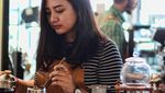Bikin Melek! 2 Barista Cantik di Jakarta yang Suka Traveling