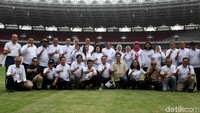 Komisi X DPR foto bersama dengan pengurus Kemenpora dan panitia penyelenggara Asian Games 2018.