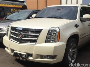 Penerobos Busway yang Seret Polantas Kemudikan Cadillac Pinjaman