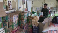 Logistik juga disediakan untuk memenuhi kebutuhan para pengungsi.