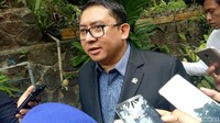 Ketum Gerindra Prabowo Subianto, Ketua Dewan Kehormatan PAN Amien Rais, dan dua elit PKS akan pergi umroh bersama-sama. Rencana tersebut diungkap Waketum Gerindra Fadli Zon. Insyaallah Pak Prabowo akan umrah tanggal 1 (Juni 2018). Iya (sama Amien Rais), mungkin akan ketemu di sana, ujar Fadli.  (Foto: Sesha-detikcom)