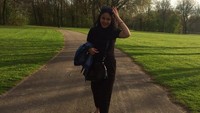 Traveling ke Eropa, Gebi juga menyempatkan mampir ke Taman Nasional De Biesboch di Belanda. Cerah sekali ya wajah Gebi di foto ini (@gabriellakf/Instagram)