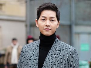 Penyebab Rambut Rontok Parah karena Stres Seperti Dialami Song Joong Ki