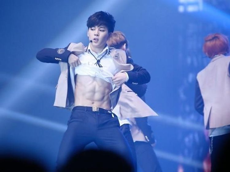 Foto Olahraganya Jimin, Si Tukang Pamer Abs di BTS