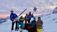 Traveler bisa datang ke Pegunungan Stansstad, Swiss di saat musim dingin untuk mencoba pengalaman menarik ini. (Iglu-Dorf/Facebook)
