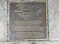 Unik, Monumen Berbentuk Tumpukan Karung Kentang