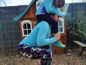 Foto: Para Hot Mommy Olahraga Sambil Jaga Anak