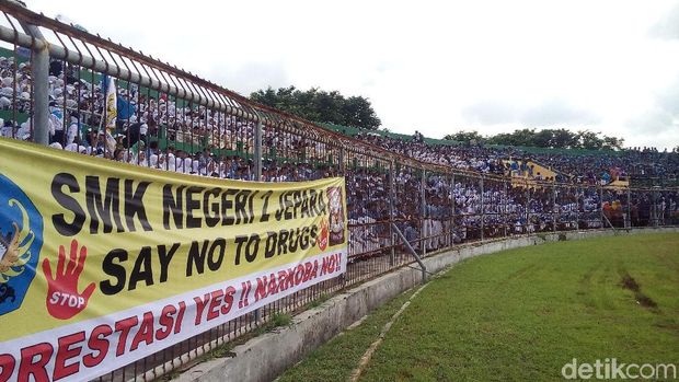 Suasana deklarasi pelajar antinarkoba di Jepara.