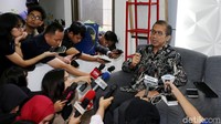 Direktur Pendaftaran dan Pemeriksaan LHKPN KPK Cahya Hardianto Harefa memberikan keterangan pers di Gedung KPK, Jakarta, Rabu (24/1/2018).
