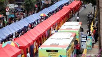 Pemprov DKI membuka lapak-lapak PKL yang lokasinya dekat dengan Blok G Pasar Tanah Abang. Lamhot Aritonang/detikcom.