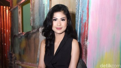 Pesona Delia Husein, Lawan Main Reza Rahadian di Benyamin: Biang Kerok