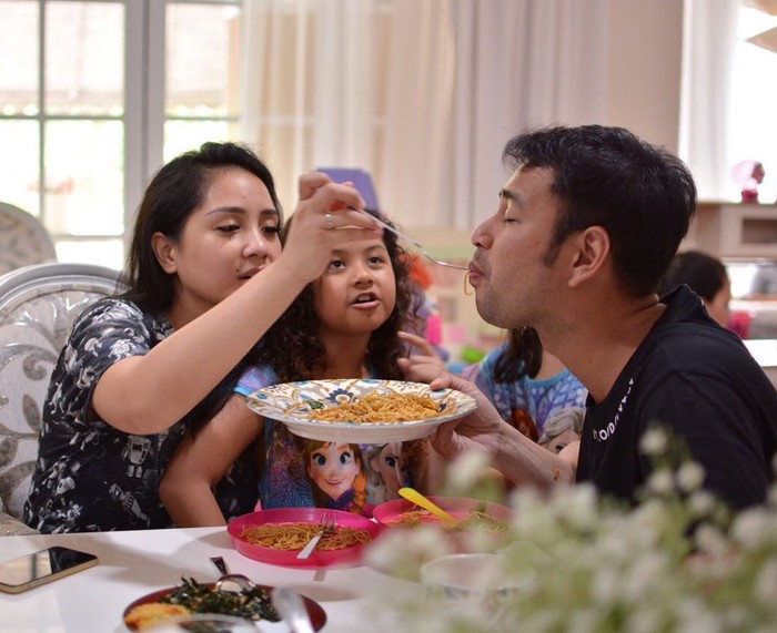 So Sweet! Begini Keseruan Raffi, Gigi dan Rafathar Kalau 