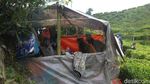 Potret Tenda Darurat Pengungsi Korban Gempa di Kebun Teh Bogor