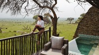 Tak hanya itu, Nikita juga menikmati pemandangan indah Taman Nasional Serengeti dari kamar tempatnya menginap. (Instagram/Nikita Willy)