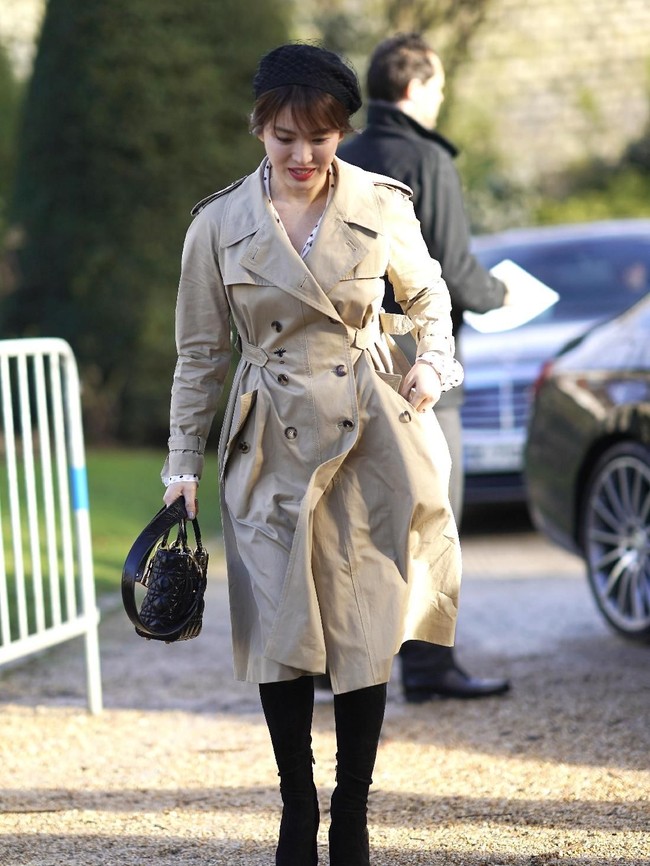 Song Hye Kyo menghadiri fashion show Christian Dior dalam edisi Haute Couture Spring Summer 2018 pada 22 Januari.  Foto: dok. Getty Images