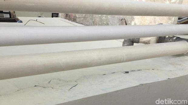 Tindak Lanjut Laporan Warga, Sudin LH Jakbar Cek Lokasi Rusun Retak