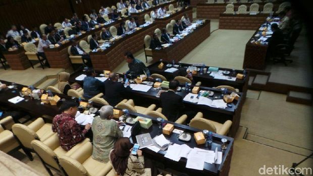 Ada 'Hantu' di Rapat Menhub dengan Komisi V DPR