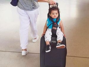 Gemas! Pakai Koper Ini Bisa Sekaligus Jadi Stroller Bayi