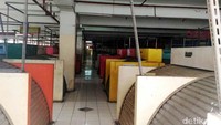 Deretan lapak-lapak dagangan di Pasar Blok G Tanah Abang tutup. Puti Aini Yasmin/detikcom.