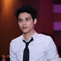 Maxime Bouttier Kekasih Prilly Latuconsina, meski usianya sudah 23 tahun tapi pesonanya sebagai anak SMA tak pernah hilang. Foto: Instagram